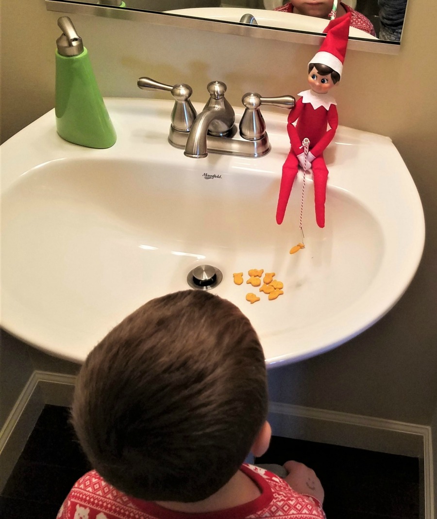 A Guide to 24 Days of The Elf on the Shelf | ChambanaMoms.com